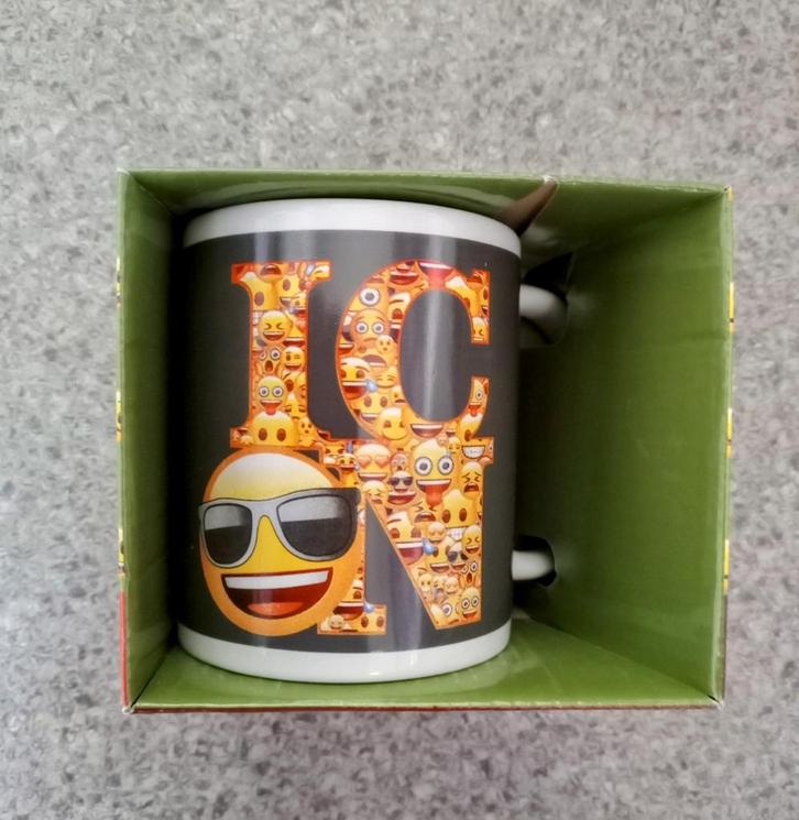 Mok Icon Emojis, Huis en Inrichting, Keuken | Servies, Zo goed als nieuw, Kop(pen) en/of Schotel(s), Overige stijlen, Ophalen