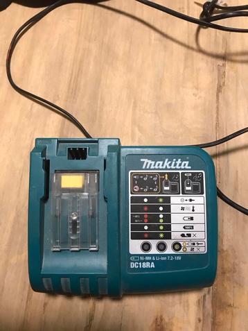 Makita DC18RAT Accu Oplader beschikbaar voor biedingen