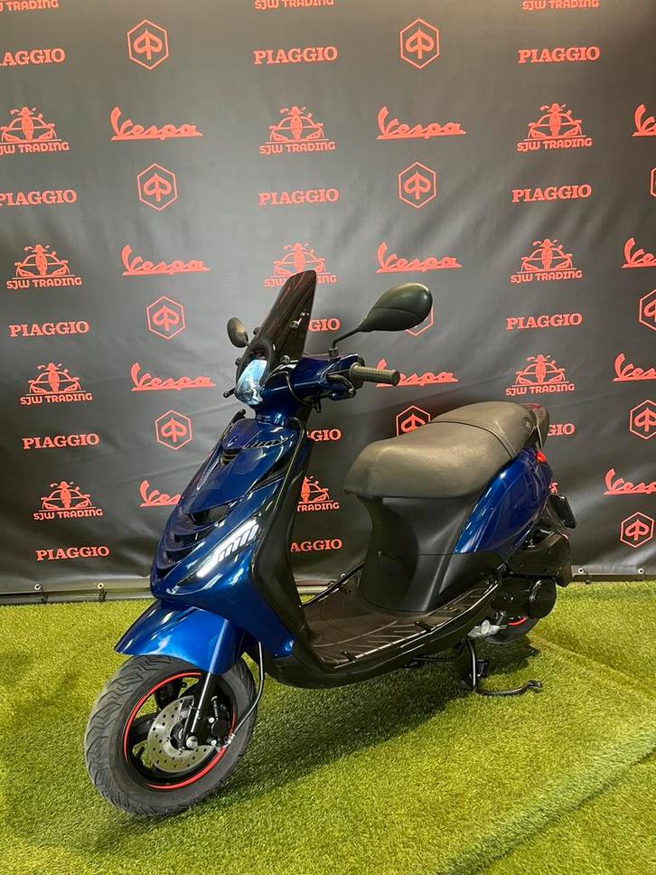 Piaggio Zip 2022 Brom! SP San Marino Blue Alpha Led Garantie, Fietsen en Brommers, Scooters | Piaggio, Zip, Benzine, Ophalen of Verzenden