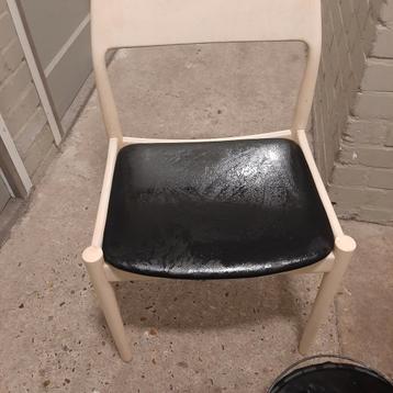 6 Vintage Stoelen- Zwart/Wit beschikbaar voor biedingen