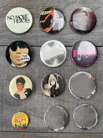 Vintage punk buttons, pins uit de jaren 70. beschikbaar voor biedingen