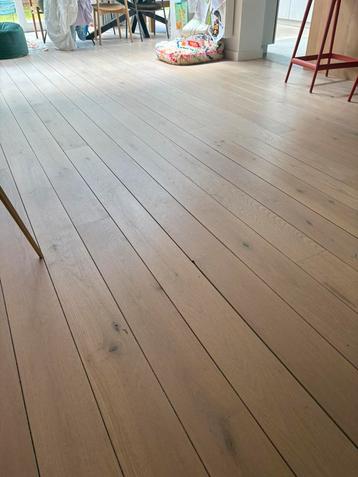 Eikenhouten vloer, 40/50m2, eind augustus beschikbaar voor biedingen