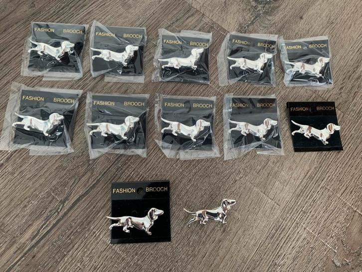 Partij 12 stuks teckel broches BR, Sieraden, Tassen en Uiterlijk, Broches, Nieuw, Overige materialen, Overige kleuren, Verzenden