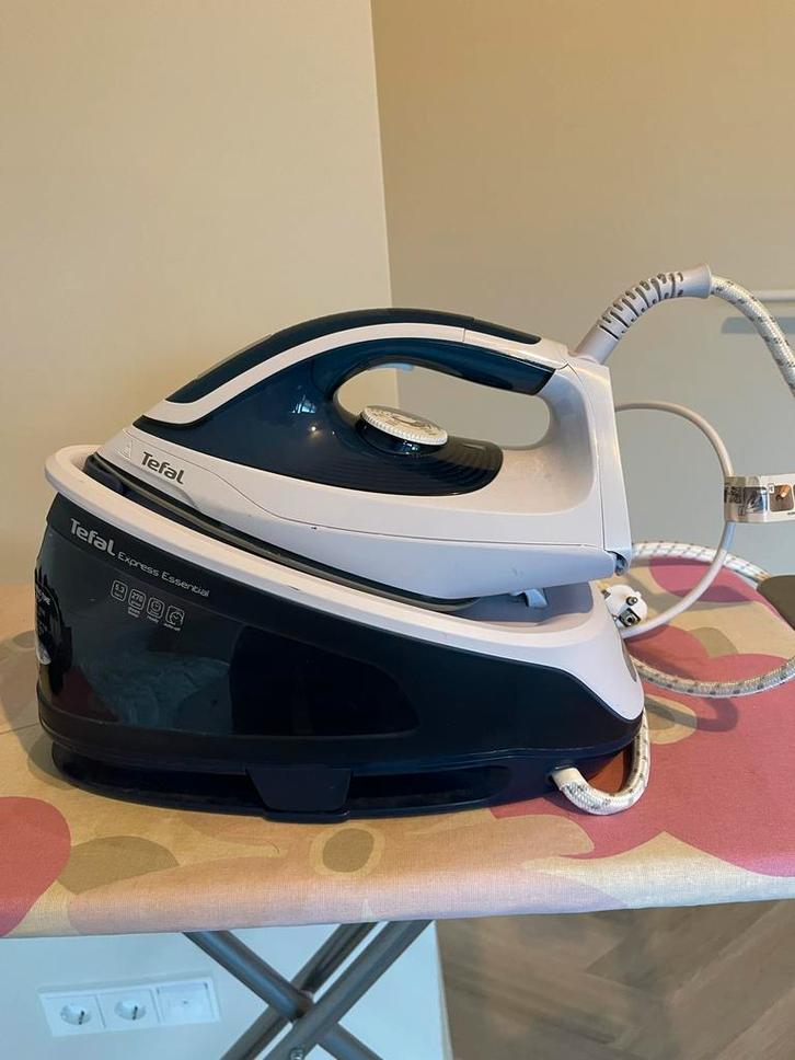 Tefal Express Essential Strijkijzer 5.3bar 270g/min, Witgoed en Apparatuur, Strijkijzers en Strijkplanken, Gebruikt, Strijkijzer met snoer