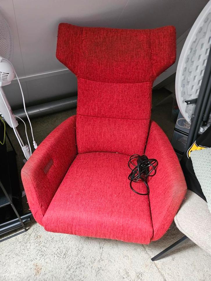 Rode Relaxfauteuil elektrisch, Huis en Inrichting, Fauteuils, Gebruikt, Stof, 50 tot 75 cm, 75 tot 100 cm, Ophalen