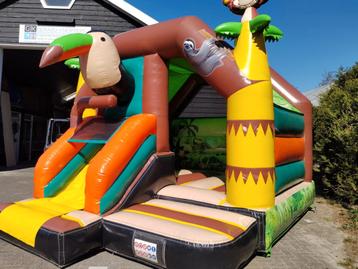 Springkussen te huur jungle groot met glijbaan  beschikbaar voor biedingen