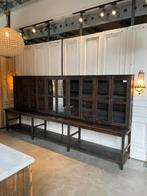 Antieke brede vitrinekast/wandmeubel met stelling onder, Ophalen of Verzenden, Zo goed als nieuw