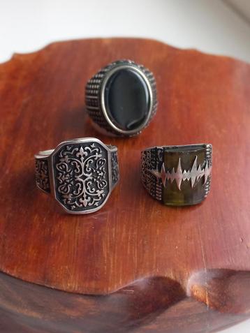 Mooie zilveren ringen beschikbaar voor biedingen