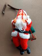 VINTAGE KERSTMAN OP HOUTEN SCHOMMEL MET VEER, Verzenden, Gebruikt