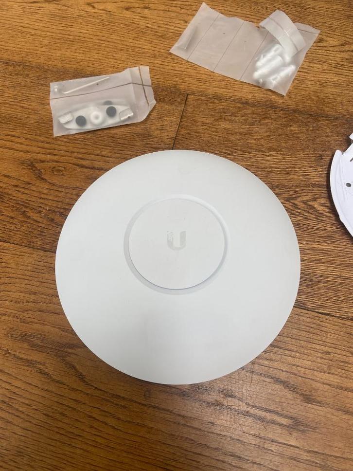 UniFi AP-AC-Pro Acces Point *meerdere stuks*, Computers en Software, Accesspoints, Zo goed als nieuw, Ophalen of Verzenden
