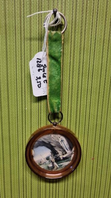 Lourdes Medaillon met afbeelding medaillon= 4 ,5cm beschikbaar voor biedingen