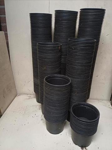 Kweekpotten 15 cm beschikbaar voor biedingen