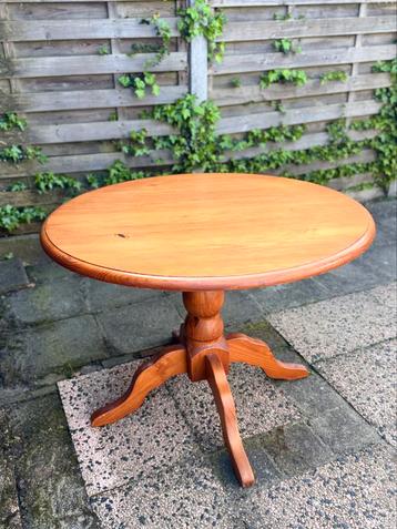 Prachtige, ronde tafel van massief eikenhout! beschikbaar voor biedingen