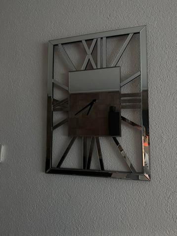 Spiegel Zilveren Wandklok beschikbaar voor biedingen