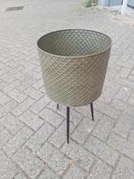 Plantenbak van metaal op drie pootjes., Tuin en Terras, Bloembakken en Plantenbakken, Ophalen, Tuin, Minder dan 60 cm, Rond