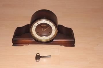 Vintage Lancaster tafelklok beschikbaar voor biedingen