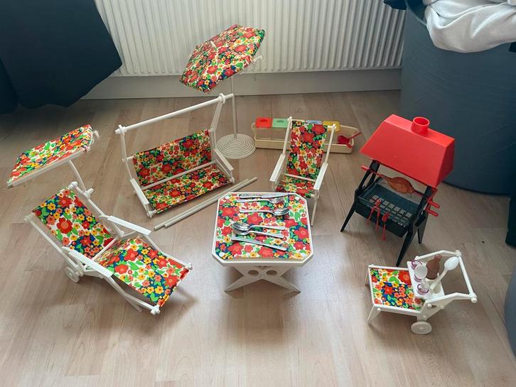 Vintage Barbie tuinset - met o.a. parasol, ligbed, trolley, Verzamelen, Poppenhuizen en Toebehoren, Gebruikt, Poppenhuis, Ophalen of Verzenden