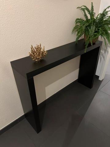 Side table beschikbaar voor biedingen