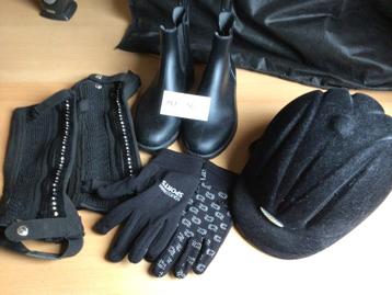 Paardrijset Junior. Cap - Chaps - Handschoenen - Jodhpurs. beschikbaar voor biedingen