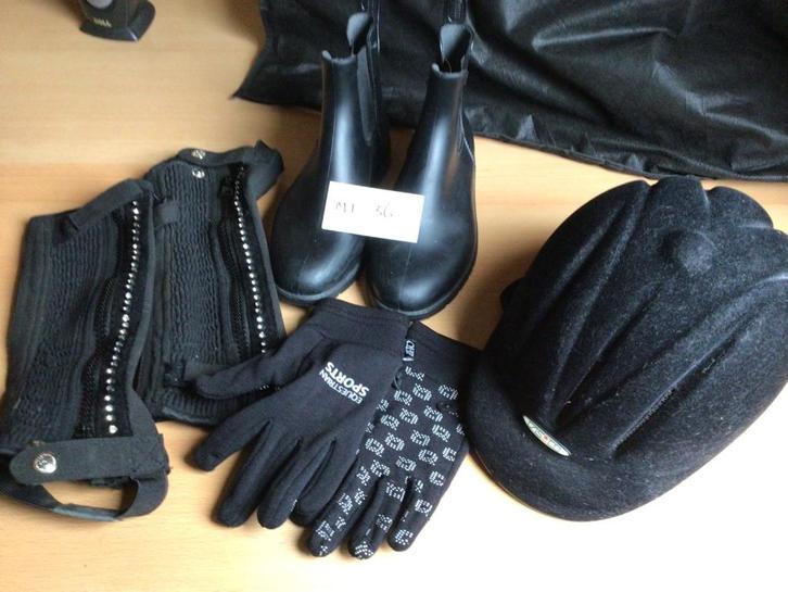 Paardrijset Junior. Cap - Chaps - Handschoenen - Jodhpurs., Dieren en Toebehoren, Paardrijkleding, Zo goed als nieuw, Kinderen