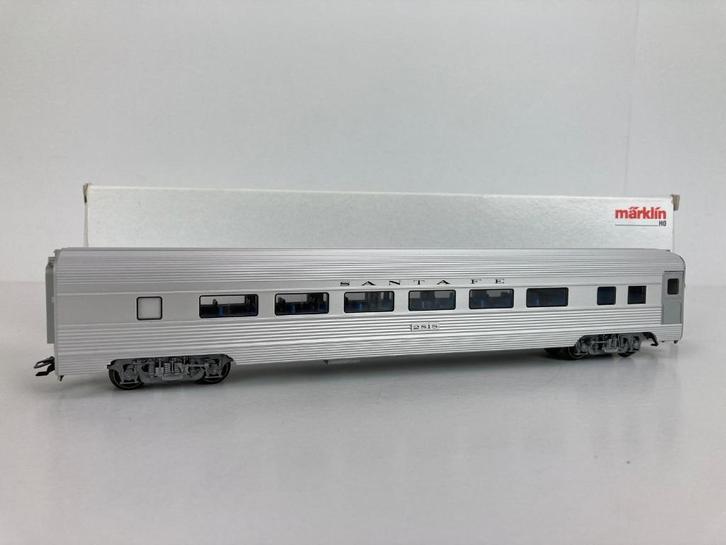 Märklin 43601 Sneltreinrijtuig Streamliner Coach - Santa Fe, Hobby en Vrije tijd, Modeltreinen | H0, Nieuw, Wagon, Wisselstroom