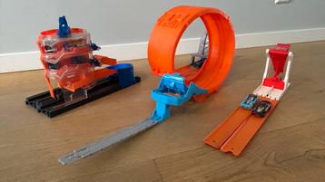 Hot Wheels looping, garage en lanceerbaan beschikbaar voor biedingen