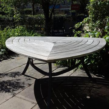 Driehoek Tuintafel (excl. stoelen) van Hartman. beschikbaar voor biedingen