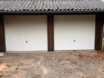Twee garagedeuren, 1x elektrisch beschikbaar voor biedingen