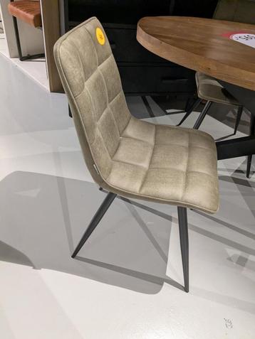 SET SHOWROOM EETKAMER STOELEN STERK AFGEPRIJSD beschikbaar voor biedingen