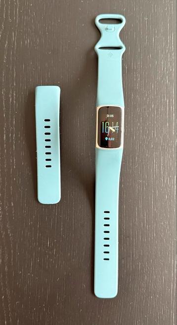Fitbit Charge 5 + Extra Bandjes. beschikbaar voor biedingen