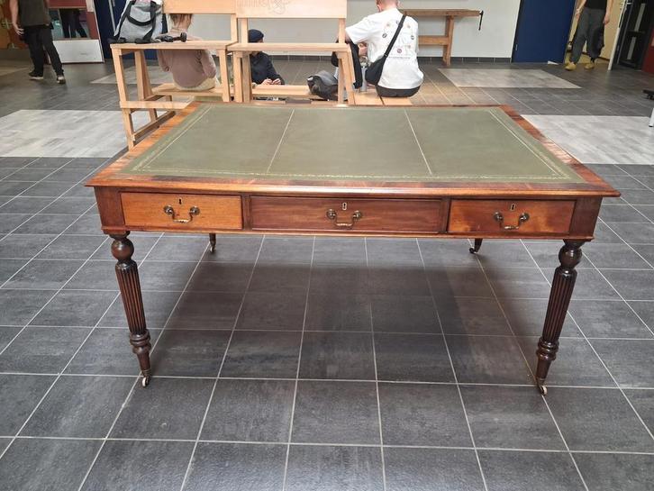 Klassiek Landelijk Engels bureau met lederen inleg, Antiek en Kunst, Antiek | Meubels | Tafels, Ophalen