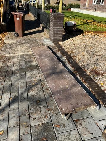 Rol steiger platform 305 beschikbaar voor biedingen