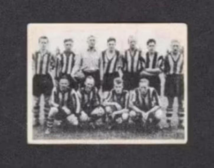 Voetbalplaatje Frisia Leeuwarden 1951-1952., Verzamelen, Overige Verzamelen, Zo goed als nieuw, Ophalen of Verzenden