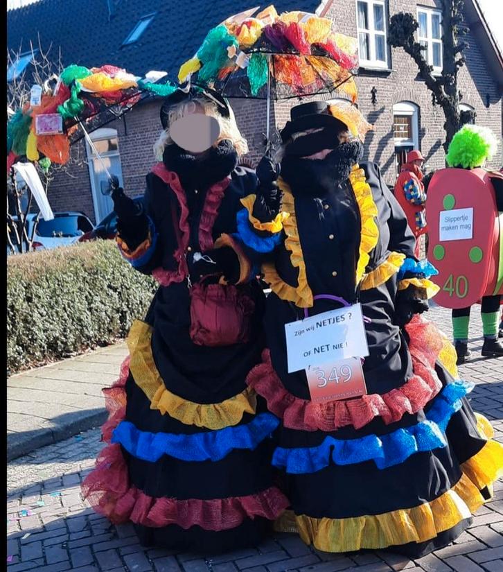 Carnavalskleding: 2 jassen, 2 rokken, 2 paraplu's, Kleding | Dames, Carnavalskleding en Feestkleding, Gedragen, Kleding, Carnaval