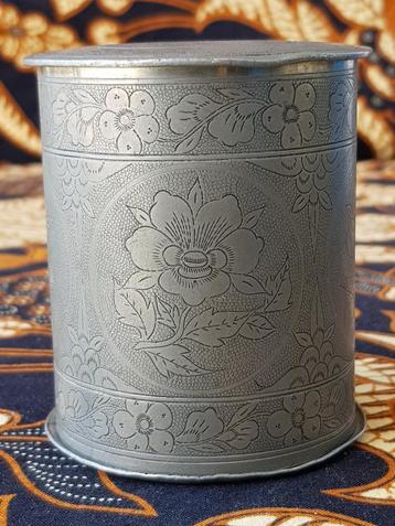 Mooie antieke theebus uit Indonesië van Banka tin 8 cm. beschikbaar voor biedingen