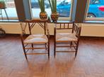 Twee vintage houten stoelen met rieten zitting, Huis en Inrichting, Stoelen, Riet of Rotan, Gebruikt, Twee, Bruin
