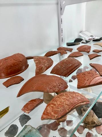 Terra Sigillata fragmenten uit archeologische verzameling beschikbaar voor biedingen