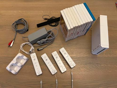 Wii set met 10 spellen, Spelcomputers en Games, Spelcomputers | Nintendo Wii, Zo goed als nieuw, Met 3 controllers of meer, Met games