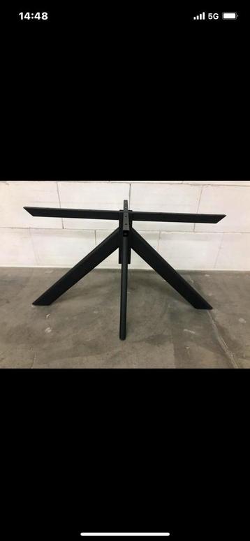 Matrix middenpoot spinpoot kruispoor met ovale koker beschikbaar voor biedingen