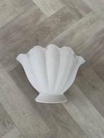 Witte H&M Home vaas - schelp design, Overige kleuren, Aardewerk of Porselein, Ophalen of Verzenden, Zo goed als nieuw