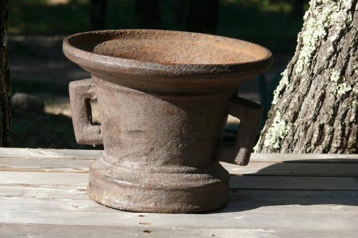 Brocante - Grote stoere stalen vijzel!, Antiek en Kunst, Curiosa en Brocante, Ophalen of Verzenden