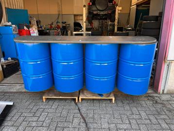 Zelfgemaakt bar / balie van vaten. Of in de mancave! beschikbaar voor biedingen