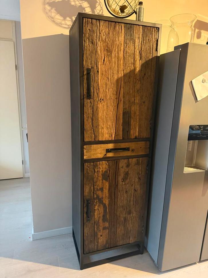 Stalen kast met spoorbielzenhout - Haco, Huis en Inrichting, Kasten | Overige, Zo goed als nieuw, Ophalen