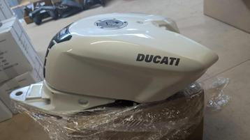Ducati 848 Bezinetank zeer nette staat! wit beschikbaar voor biedingen
