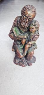 Beeldje: Opa leest voor aan kleindochter, Ophalen of Verzenden