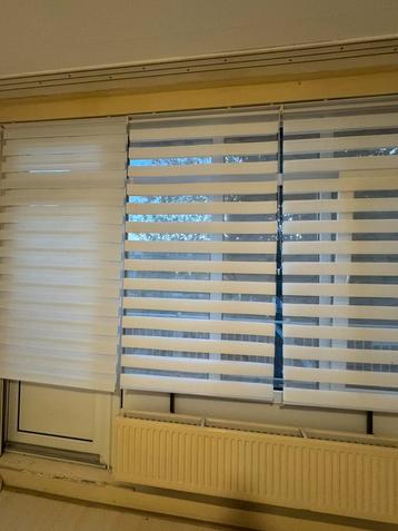 Duo rolgordijnen wit 8x100cm beschikbaar voor biedingen