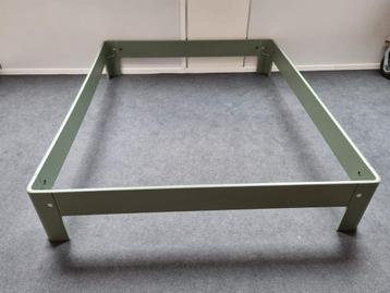 Twee persoons bed Auping Auronde 180x200 groen + spiralen beschikbaar voor biedingen