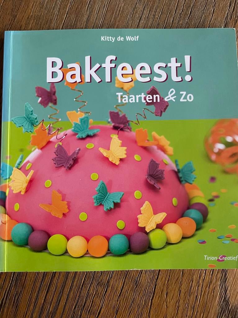 Bakfest! Taarten & Zo - Kitty de Wolf, Ophalen of Verzenden, Zo goed als nieuw, Nederland en België, Taart, Gebak en Desserts