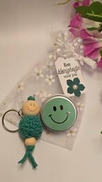 Zelfgemaakte smiley sleutelhanger met klein leeg blikje, Ophalen of Verzenden, Zo goed als nieuw