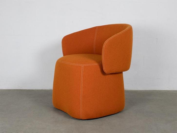 Patricia Urquiola Fauteuil annex pouf voor Haworth, Huis en Inrichting, Fauteuils, Zo goed als nieuw, Stof, 50 tot 75 cm, Minder dan 75 cm